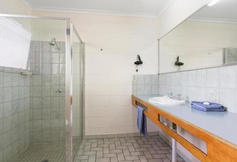 デラックススイート, Cunningham Shore Motel