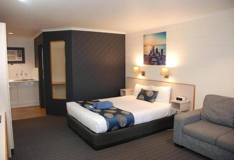 デラックススイート, Cunningham Shore Motel