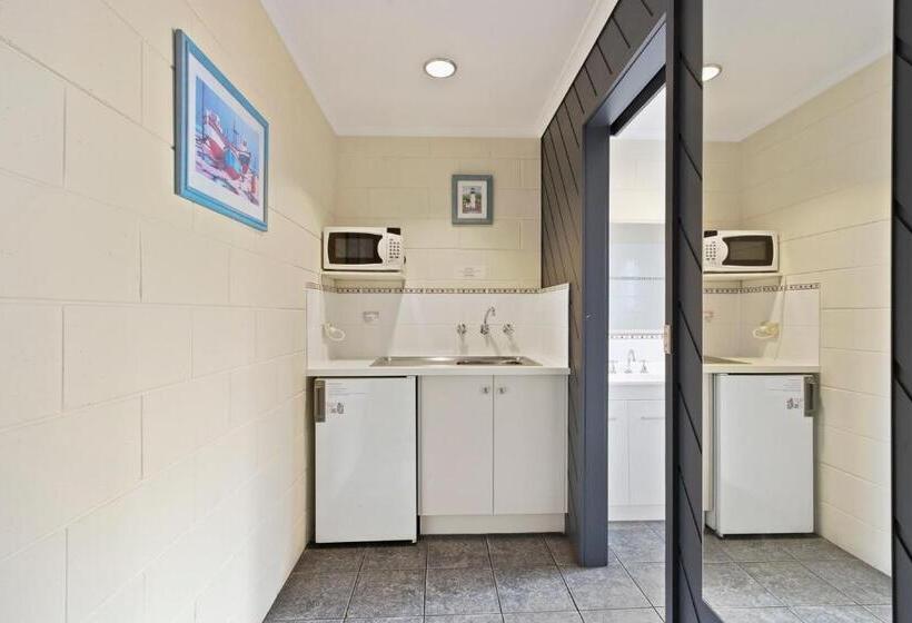 デラックススイート, Cunningham Shore Motel