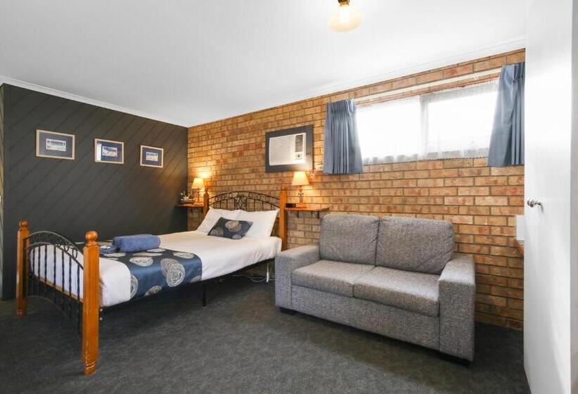 デラックススイート, Cunningham Shore Motel