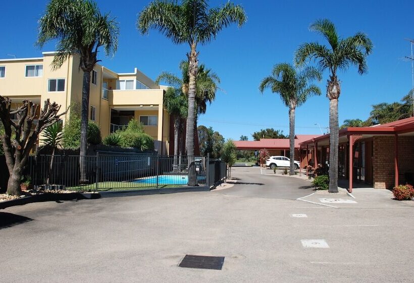 デラックススイート, Cunningham Shore Motel