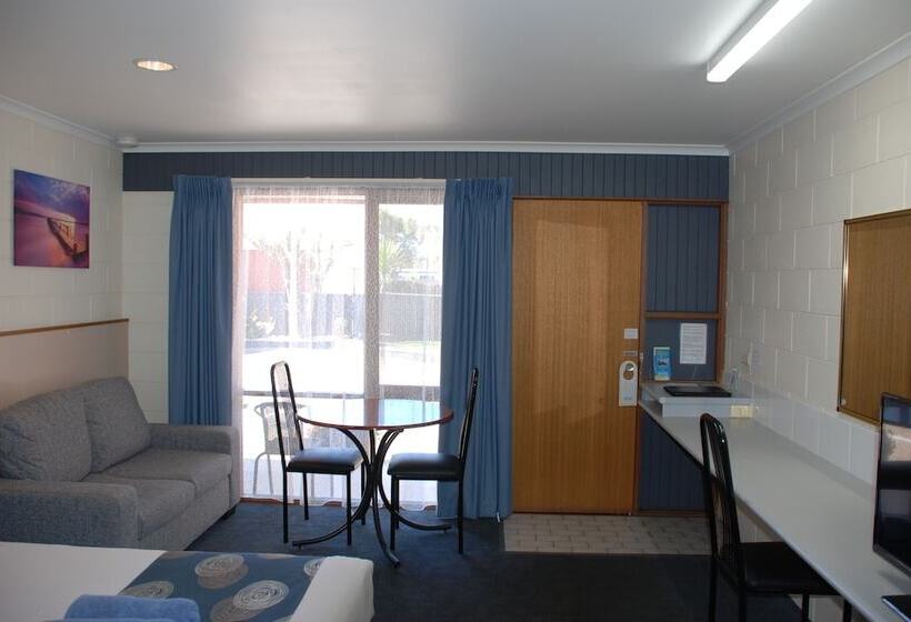 デラックススイート, Cunningham Shore Motel