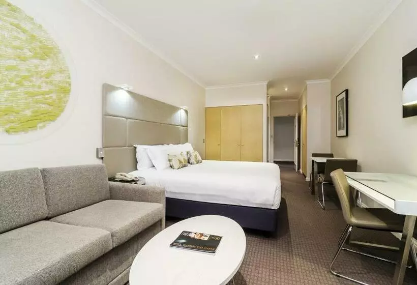 استودیوی استاندارد, Clarion Suites Gateway