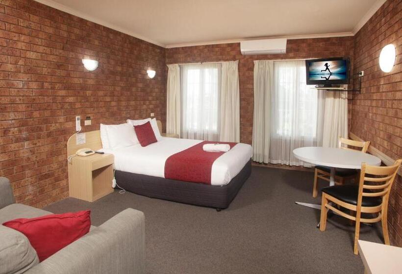 디럭스 자쿠지룸, Courtyard Motor Inn