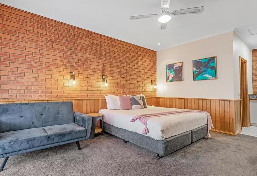 חדר דחוקס עם מיטת קינג, Golden River Motor Inn