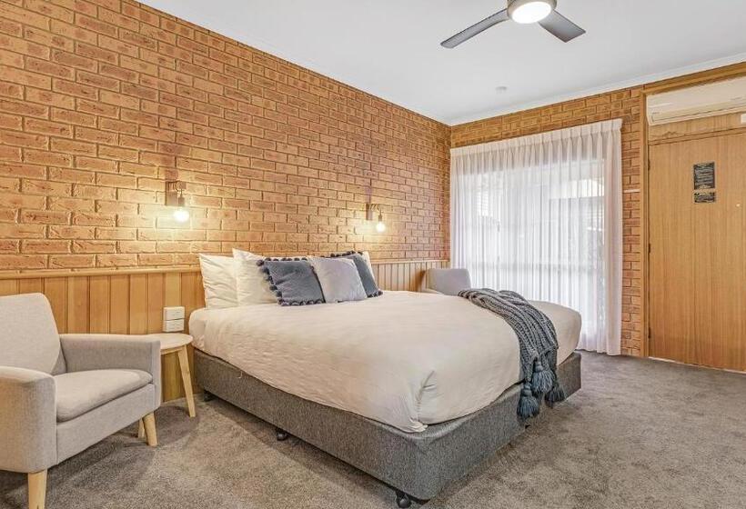 חדר דחוקס עם מיטת קינג, Golden River Motor Inn