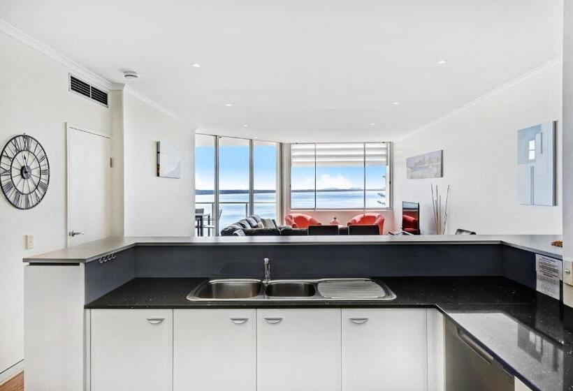 شقة 3 غرف مطلة على البحر, Sandcastle Apartments