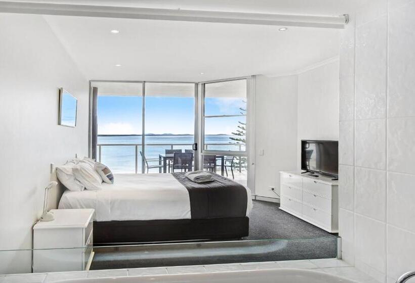 شقة 3 غرف مطلة على البحر, Sandcastle Apartments