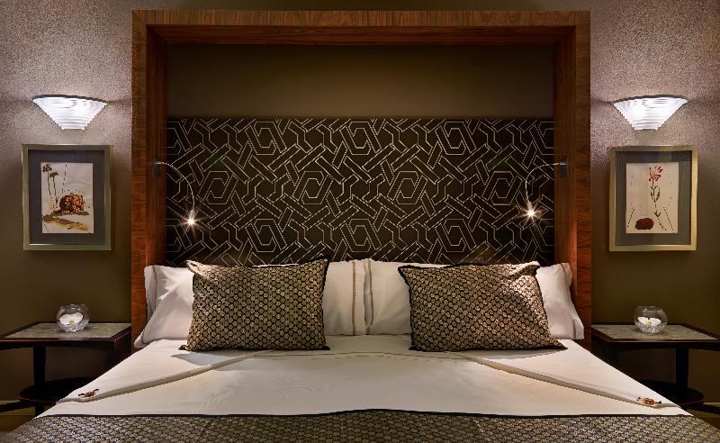 חדר משפחתי, Maclin Lodge Motel