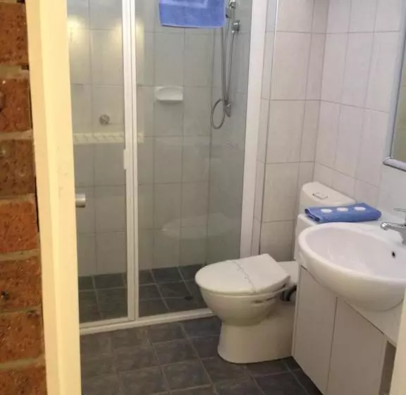استودیوی استاندارد, The Central Hotel Motel Lakes Entrance