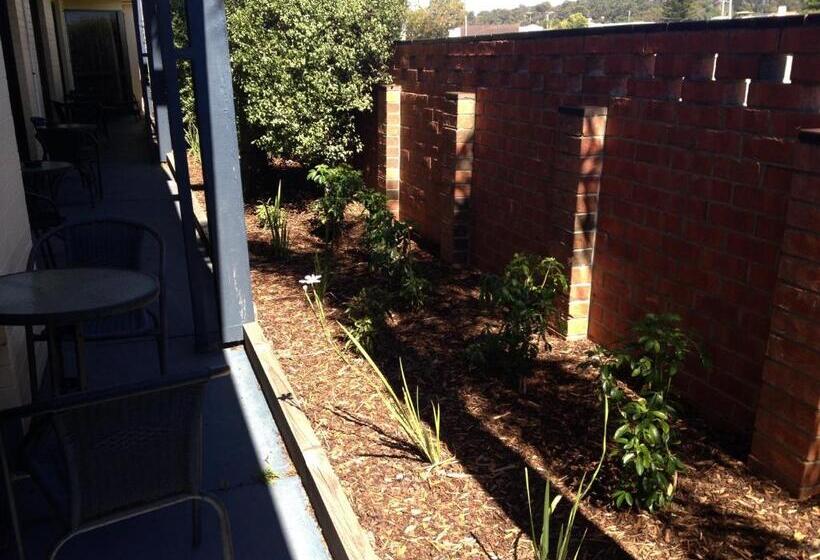 스탠다드 스튜디오, The Central Hotel Motel Lakes Entrance