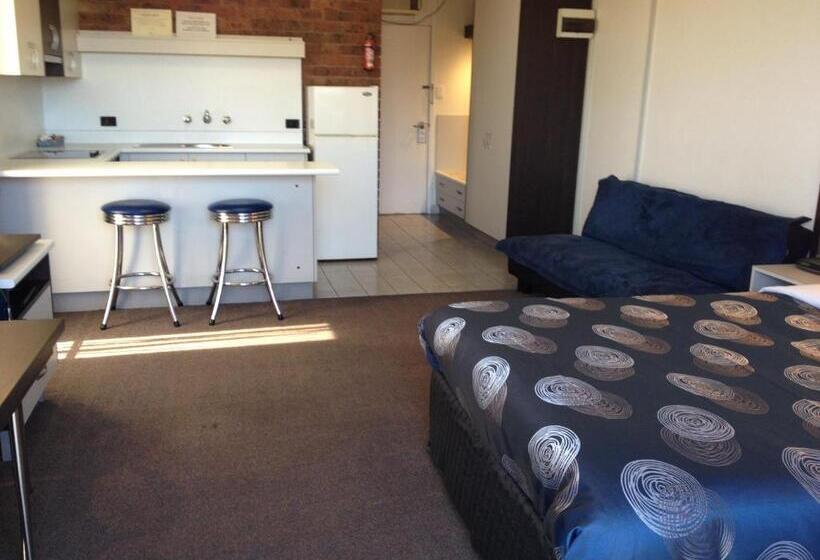 스탠다드 스튜디오, The Central Hotel Motel Lakes Entrance