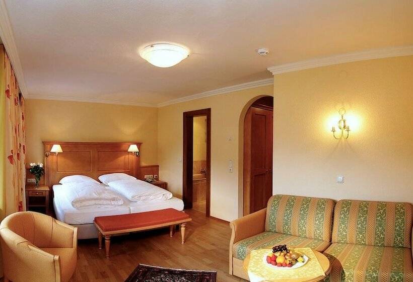 带阳台的高级房间, Das Pfandler