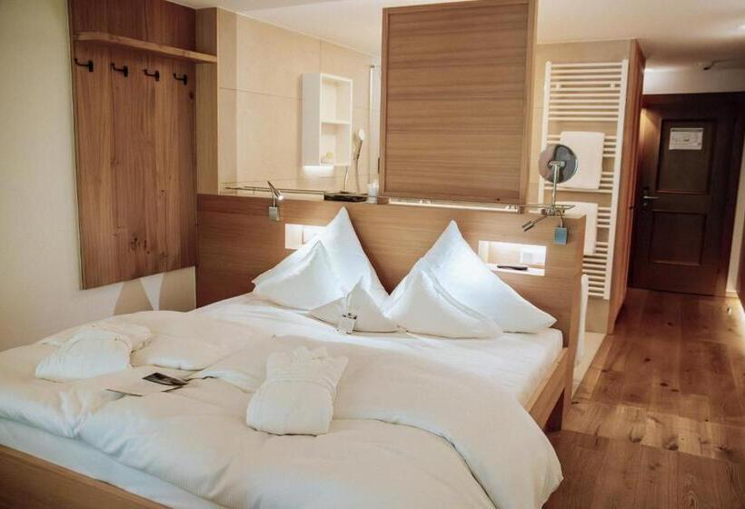 جناح سوبيريور, Goldener Berg