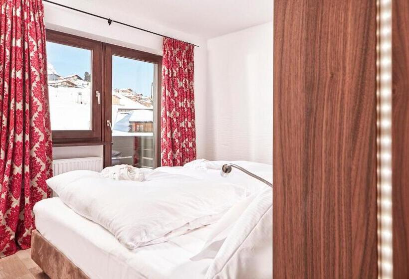 جناح سوبيريور, Goldener Berg