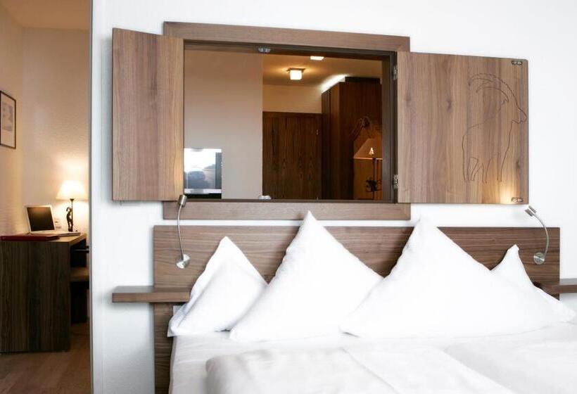 جناح سوبيريور, Goldener Berg