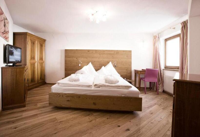 جناح سوبيريور, Goldener Berg