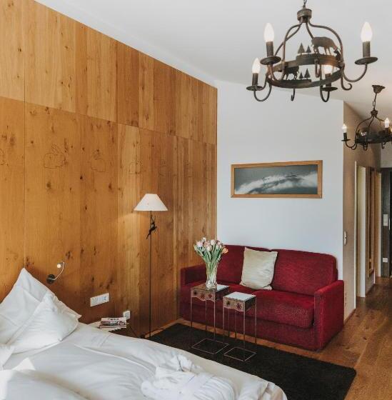 إستوديو ديلوكس, Goldener Berg