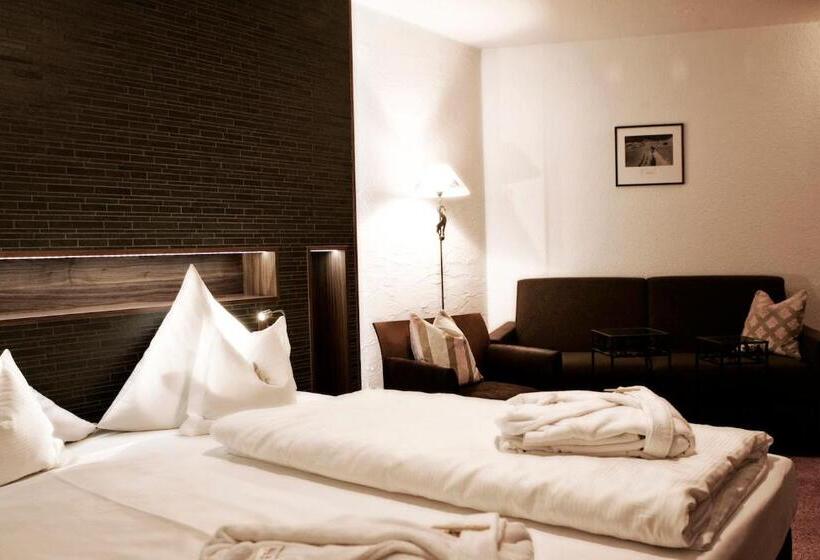 جناح, Goldener Berg