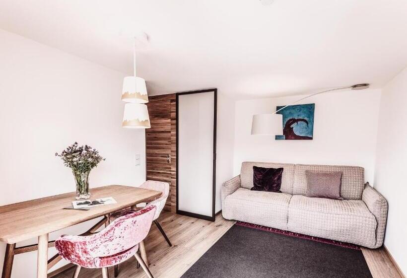 جناح, Goldener Berg