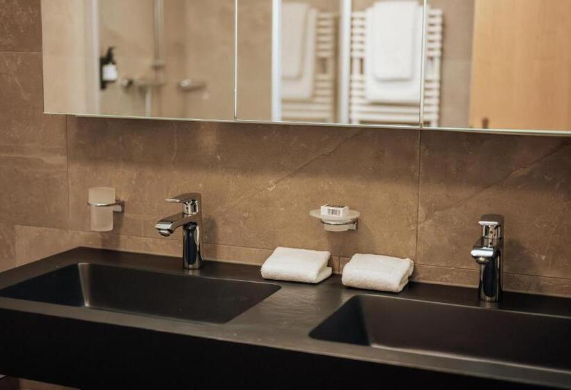 شقة عائلية, Goldener Berg