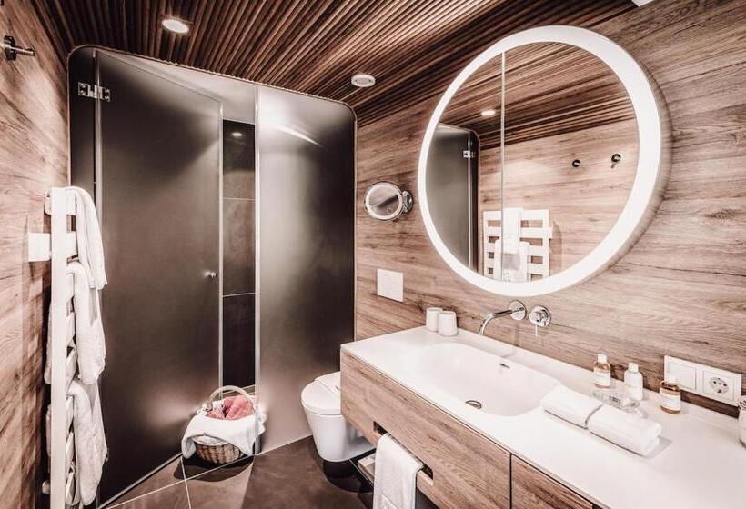 غرفة قياسية مطلة على الجبل, Goldener Berg