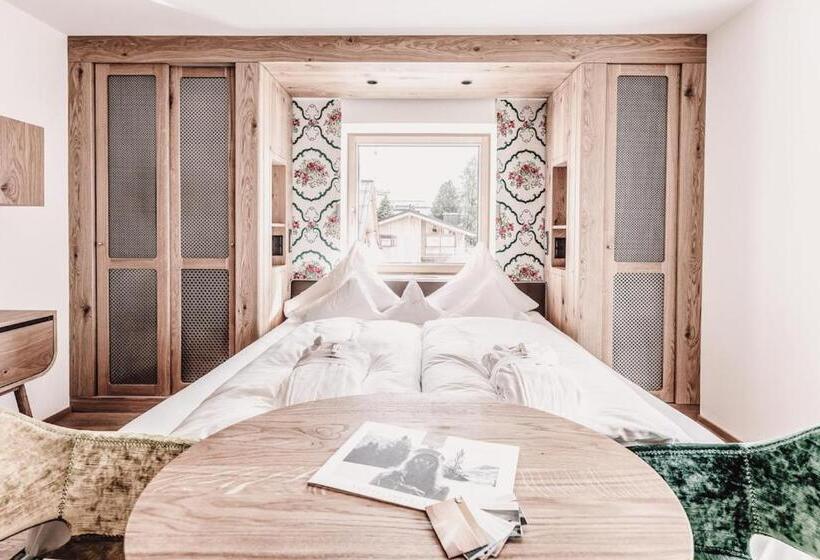 غرفة قياسية مطلة على الجبل, Goldener Berg