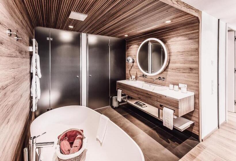 جناح مطلّ علي الجبل, Goldener Berg