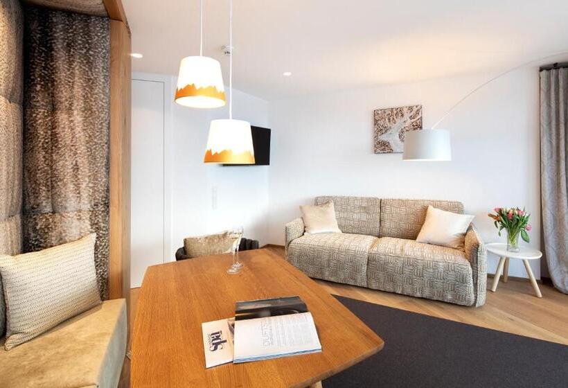 جناح مطلّ علي الجبل, Goldener Berg