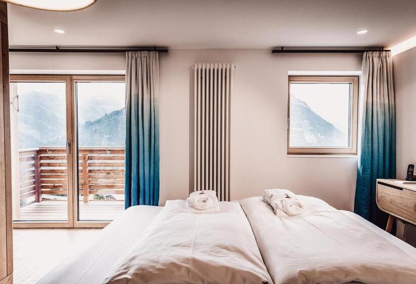 جناح مطلّ علي الجبل, Goldener Berg