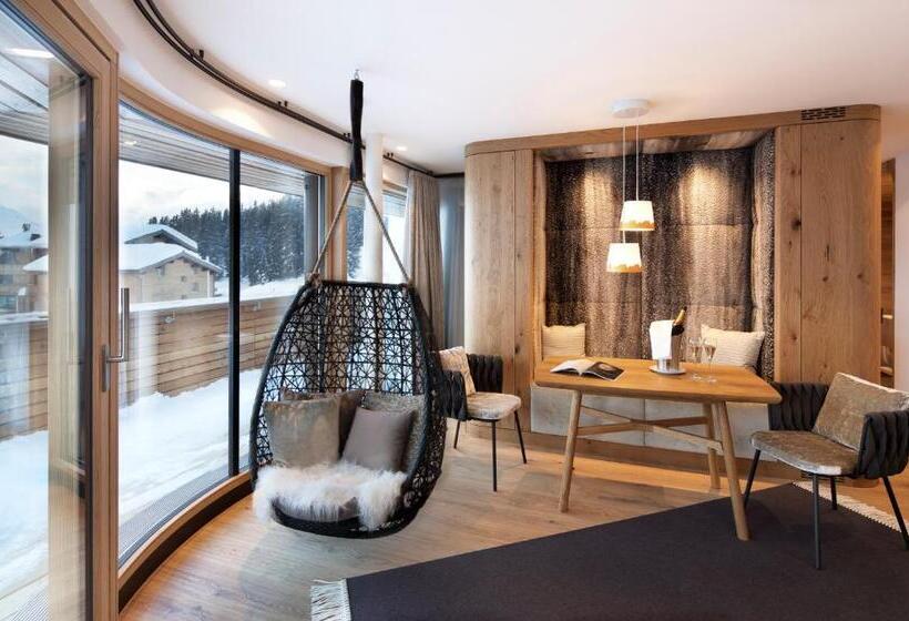 جناح مطلّ علي الجبل, Goldener Berg