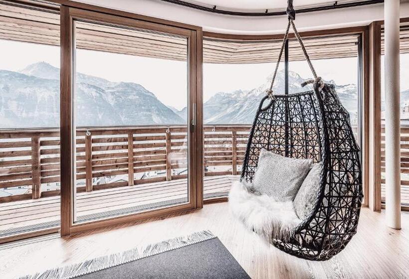 جناح مطلّ علي الجبل, Goldener Berg