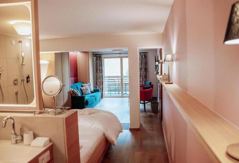 جناح مزوَّد بشرفة, Goldener Berg