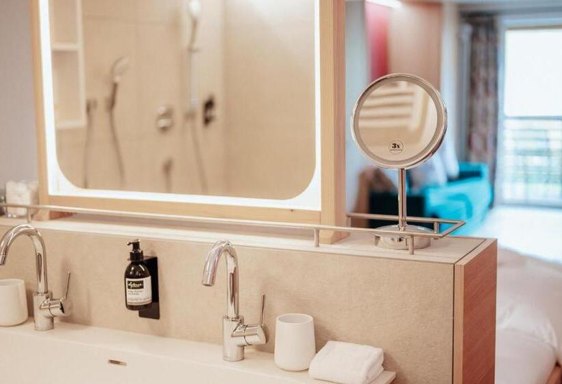 جناح مزوَّد بشرفة, Goldener Berg