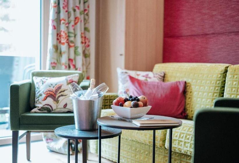 جناح مزوَّد بشرفة, Goldener Berg