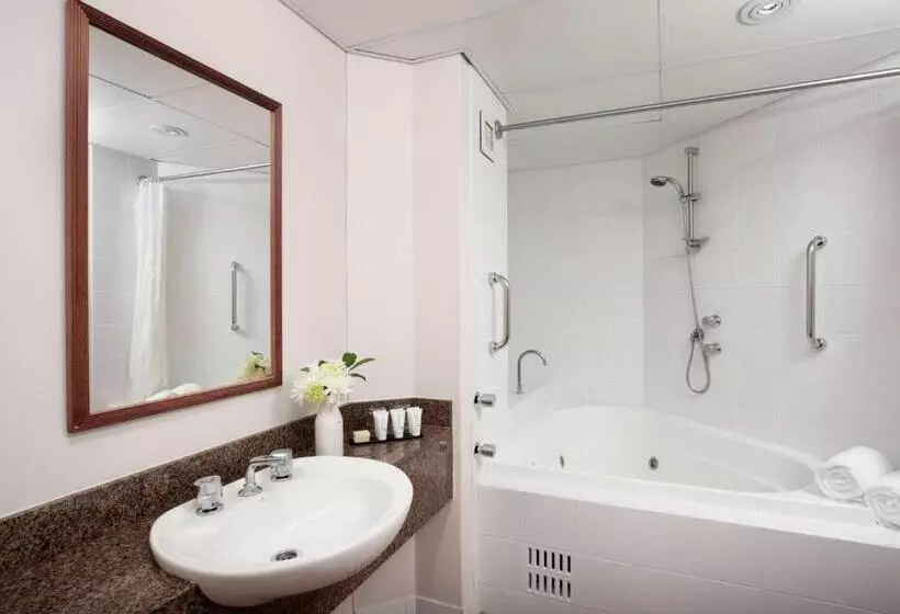 キングサイズベッドのスイートルーム, Rydges Bankstown