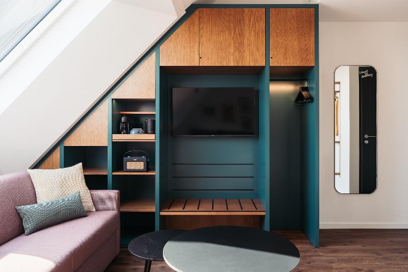 패밀리 룸, Schani Uno City