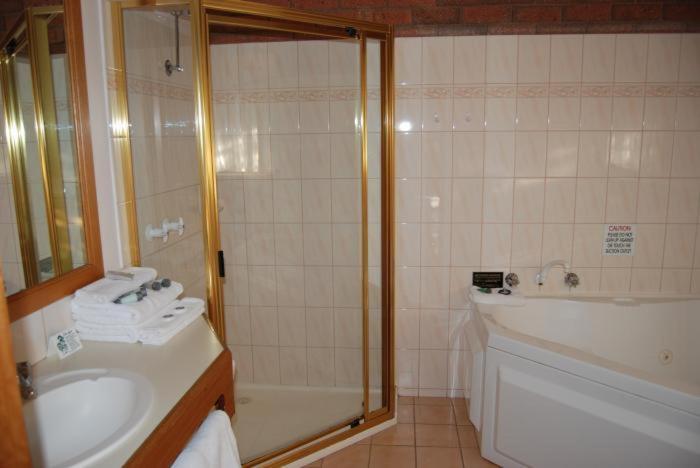 חדר סטנדרט עם ג'קוזי, Sportslander Motor Inn