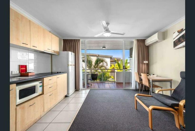 스탠다드 스튜디오, The Wellington Apartment