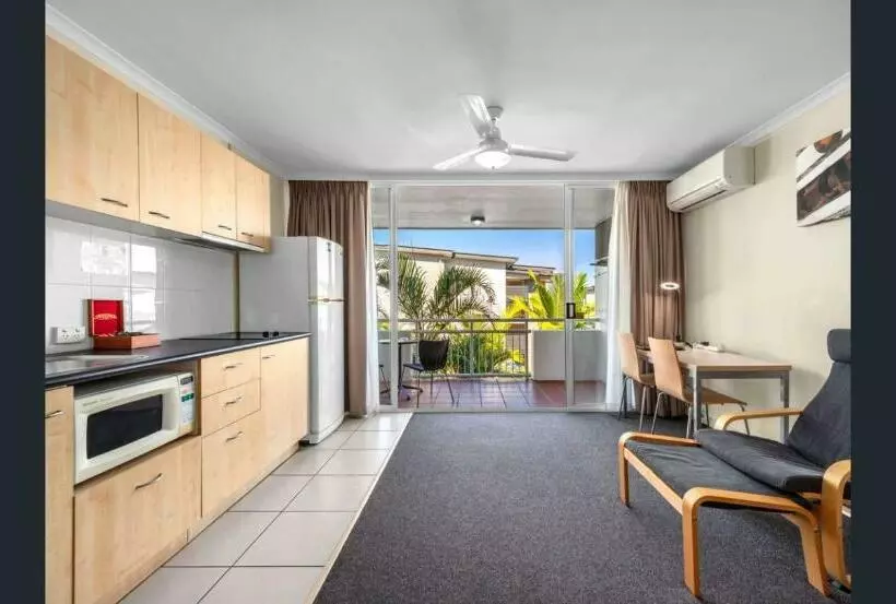 استودیوی استاندارد, The Wellington Apartment