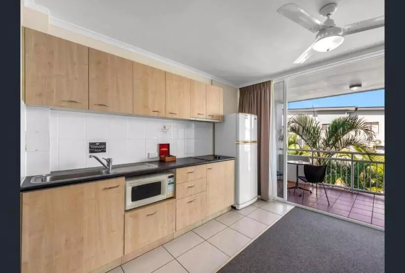 استودیوی استاندارد, The Wellington Apartment