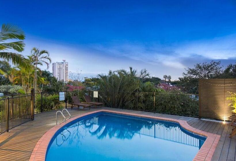 اتاق استاندارد با بالکن, The Wellington Apartment