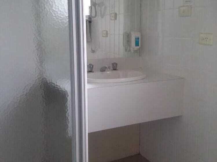 패밀리 룸, Shepparton Motor Inn Tudor House Motel