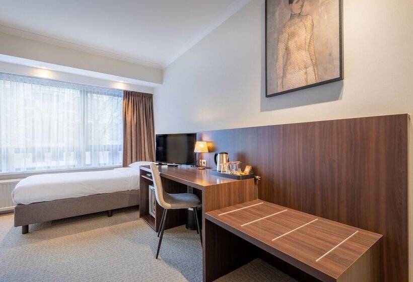 스탠다드 트리플 룸, Carlton