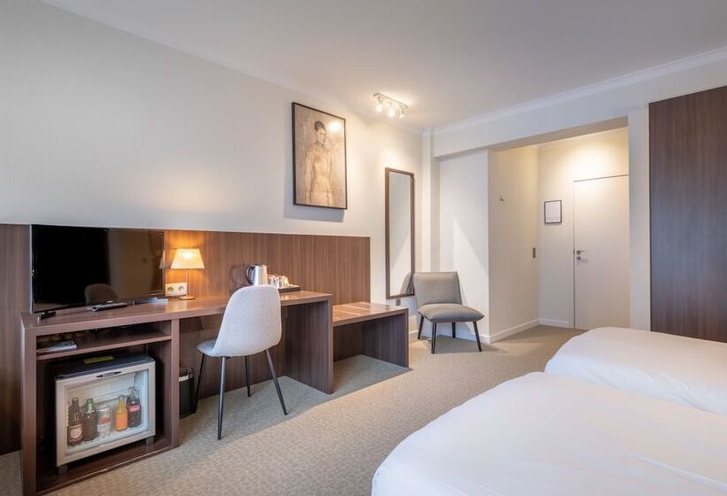 스탠다드 트리플 룸, Carlton