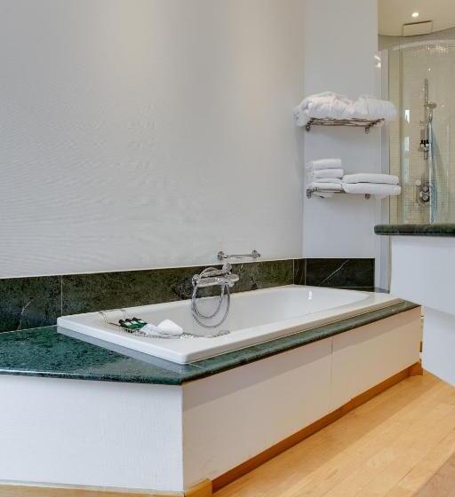 غرفة سوبيريور سرير كينج, Small Luxury Hotel De Witte Lelie