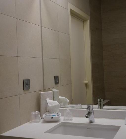 اتاق استاندارد, Donny