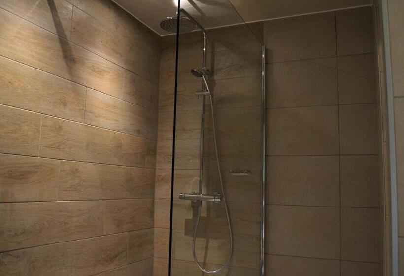 اتاق پرستیژ, Donny