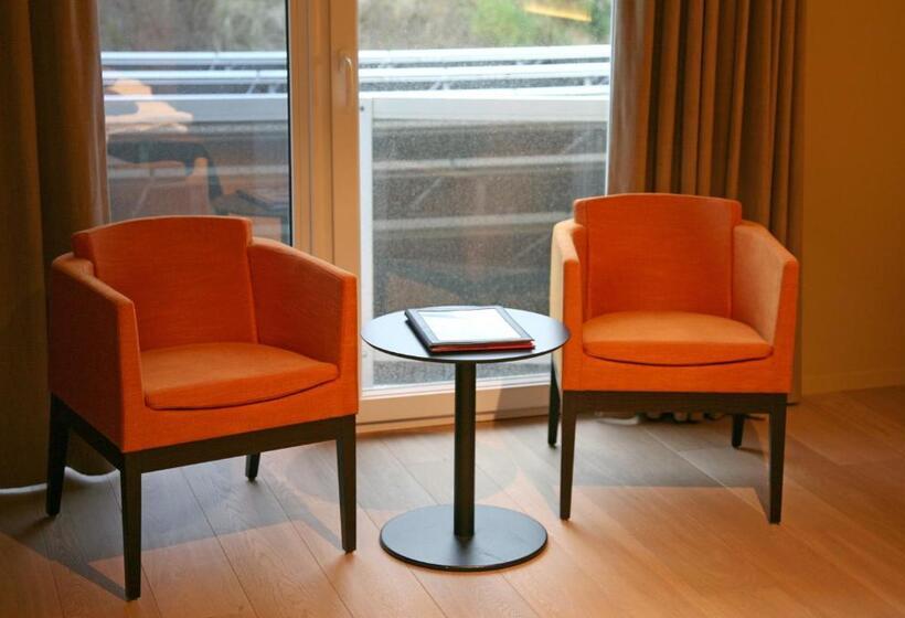 اتاق پرستیژ, Donny