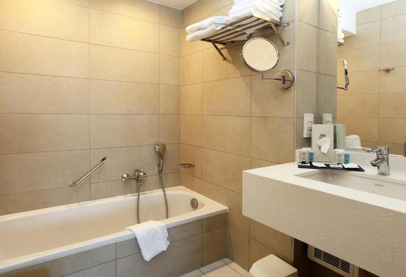 اتاق پرستیژ, Donny